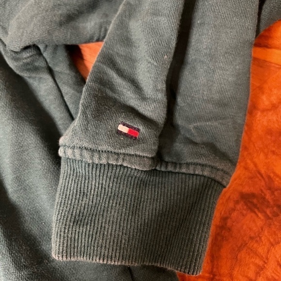 Tommy Hilfiger vintage look campus style classic crew neck crested embroidered - Picture 4 of 6